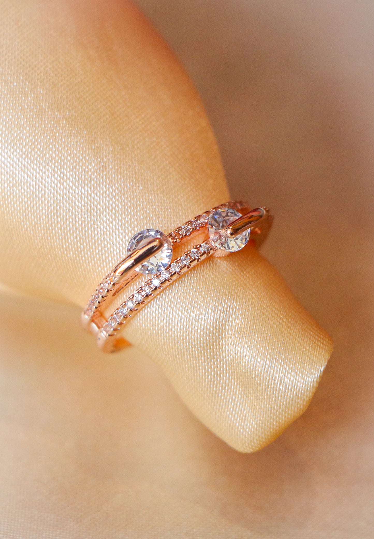 Luxe Orbit Band Ring