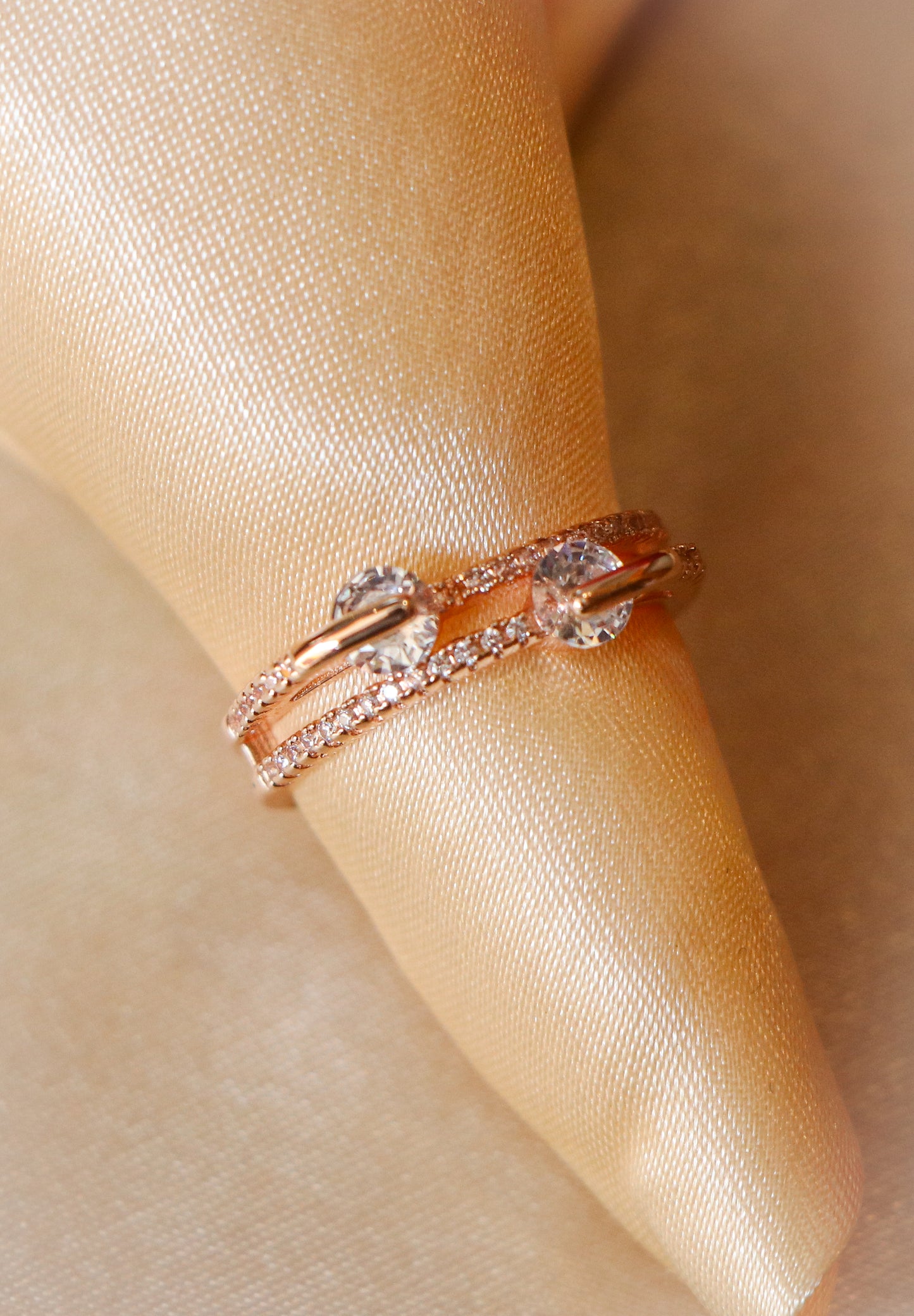 Luxe Orbit Band Ring